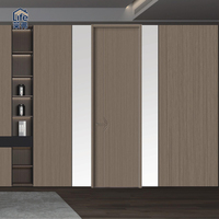 Portes intérieures en bois grainé haut de gamme sur mesure, portes en bois sculptées et plates insonorisées écologiques pour villa et appartement
