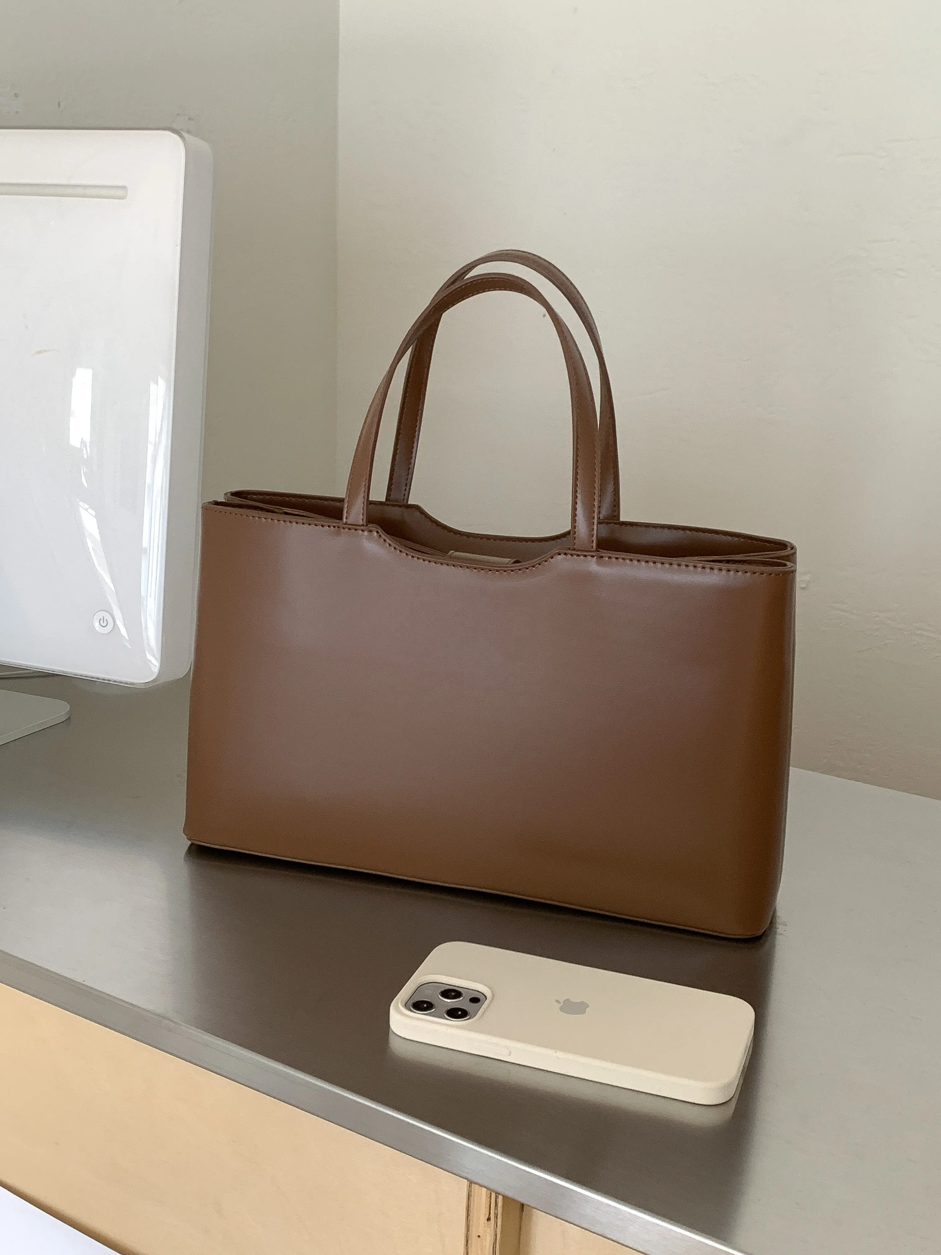 Простая и модная нишевая Сумка-тоут, прямоугольная гладкая сумка из искусственной кожи, Классическая однотонная сумка для женщин
