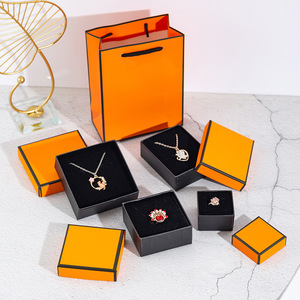 Caja de Regalo de Joyería Premium con Tapa y Base Rectangulares de Alta Calidad y Forro de Algodón - Product Image 6