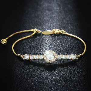 Bracciale Tennis in Moissanite Placcato Oro con Taglio Brillante Rotondo e Montatura a Griffe, Gioiello Classico da Donna per Uso Quotidiano - Product Image 1