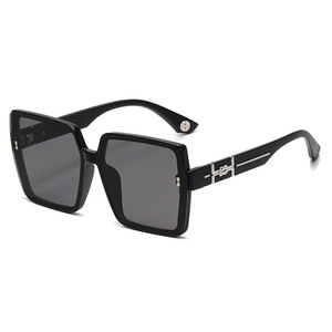 Gafas de sol polarizadas TAC con montura cuadrada de estilo europeo para mujer, UV400, antirreflejos, montura de plástico y metal, lentes negras - Product Image 3