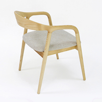 Chaise de salle à manger en bois massif de style nordique moderne avec dossier et revêtement en cuir PU pour appartement et restaurant