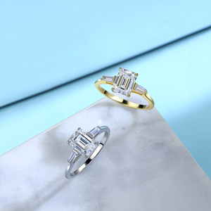 Nhẫn đính hôn Moissanite cắt Emerald bạc Sterling S925 2.2 CTW, 3 viên đá với đá Baguette bên cạnh dành cho nữ - Product Image 4