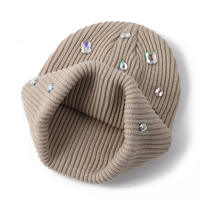 Bonnet Y2K de luxe tendance avec strass brillants et crâne, bonnet d'hiver chaud en tricot épais et extensible avec pierres précieuses pour femme