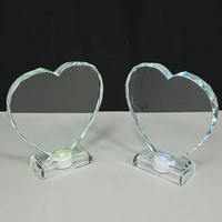 Trophée en cristal en forme de cœur avec base lumineuse LED personnalisée