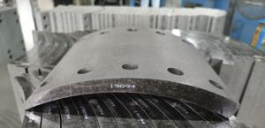 Machine de rivetage de doublure de frein BC37 de vente d'usine pour la doublure de frein Hino Rainbow - Product Image 4