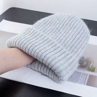 Vente en gros de bonnets en acrylique doux et épais à double couche, en fourrure de lapin, pour l'hiver, unisexes, streetwear, sport