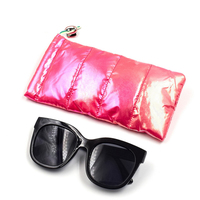 Étuis à lunettes de couleur brillante, pochettes à cordon pour lunettes de soleil avec logo personnalisé, sacs de téléphone en plumes