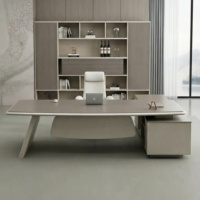 Mobilier de bureau moderne et luxueux Table de directeur et bureau de patron durables pour le bureau Design de salle combinée