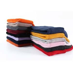 Bonnets d'hiver en tricot OEM avec logo brodé sur mesure pour hommes femmes bonnets - Product Image 2