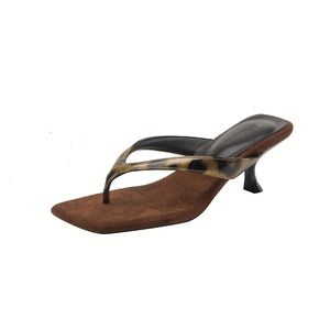 Sandalias de Tacón Alto Sexys para Mujer, Estilo Veraniego, Retro, con Estampado de Leopardo, Punta Cuadrada, Tacón de Aguja, Chanclas Transpirables - Product Image 1