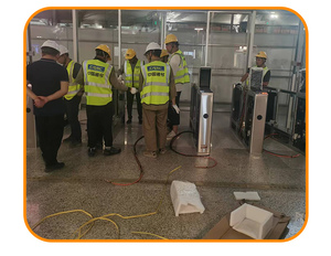 Hcw Tự động kiểm soát truy cập cửa quay cho trạm sân bay tích hợp Nhận dạng khuôn mặt & Đầu đọc mã QR hộ chiếu - Product Image 3