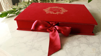 Boîtes d'invitation de mariage en acrylique de luxe en velours cerise foncé avec rubans décorations magnétiques de Quinceanera pour la première communion