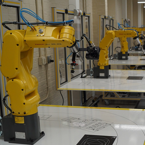 Robot Educativo FANUC ER4iA, Brazo Robótico Industrial Pequeño de 6 Ejes, Controlador Fanuc R-30iB Mate Plus, Entrenamiento Robótico Universitario - Product Image 4