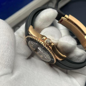 Reloj mecánico de lujo negro mate, elegante para uso empresarial y casual, reloj deportivo con correa de silicona y chapado en oro. - Product Image 5