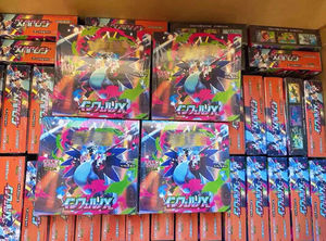 Boîte de collection de luxe japonaise Po-kemon M2 avec support d'affichage en acrylique, incluant toutes les cartes Po-kemon Mega Evolution - Product Image 2