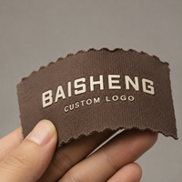 Étiquette tissée OEM en silicone surélevé avec texte imprimé contrastant pour marque de vêtements