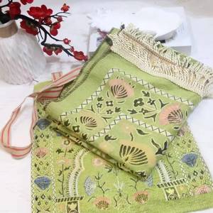 Nueva alfombra de oración de chenilla jacquard para acampar, plegable en un bolso, portátil para viajar, Sajadah para el culto musulmán, antideslizante. - Product Image 1