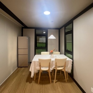 Maisons préfabriquées pour fabricants de maisons, 2 chambres, structure en acier galvanisé, style grain de bois, petites maisons prêtes à être expédiées à un prix plus avantageux - Product Image 4