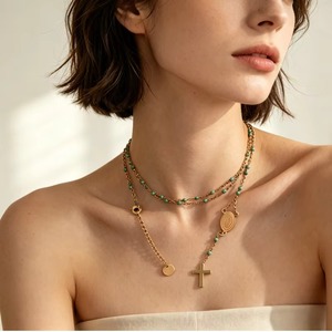 Collar con Cruz Virgen Chapada en Oro, Cadena de Cuentas Multicolor, Joyería Religiosa Católica para Mujer, Antideslustre, Uso Diario - Product Image 5