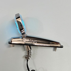 Emblème de capot avant lumière LED insigne de capot de voiture métal placage Chrome logo lampe pour Nissan patrouille Y60 <span class=keywords><strong>pièces</strong></span> d'accessoires de <span class=keywords><strong>carrosserie</strong></span> - Product Image 1