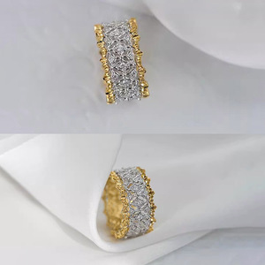 Anello Traforato Bicolore Elegante per Donne - Product Image 3