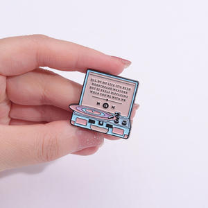 Nieuw Ontwerp Cartoon Schattige Recorder Magnetische Tape Telefoon Accessoires Broche Emaille Reversspeld - Product Image 4
