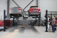 Système de levage de stationnement hydraulique à double étage et double largeur à 4 poteaux, équipement de levage pour garage et stockage automobile