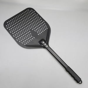 Pelle à <span class=keywords><strong>pizza</strong></span> rectangulaire en aluminium perforée de 12 x 15 pouces avec longue poignée en silicone, pour four à briques, pour une préparation facile de <span class=keywords><strong>la</strong></span> <span class=keywords><strong>pizza</strong></span> - Product Image 2