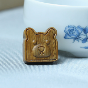 WD067 Adorables Dijes Cuadrados con Forma de Cabeza de Oso, Dijes de Madera Natural Aromática con Forma de Animal para Collares, Pulseras, Joyería y Manualidades - Product Image 2