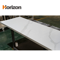 Fabricant chinois de dalles de comptoir en pierre de quartz blanc Calacatta, surface brillante pour plan de travail de cuisine