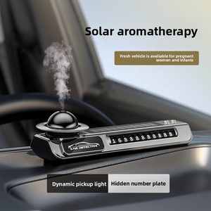 Ambientador de coche con energía solar de gama alta con función de pulverización inteligente Soporte moderno para matrícula y fragancia de perfume de larga duración - Product Image 4