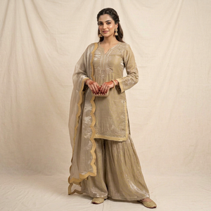 Ensemble Sharara en satin brodé beige pour femmes, ensemble Salwar Kameez, tenue traditionnelle pakistanaise pour mariage et fête - Product Image 1