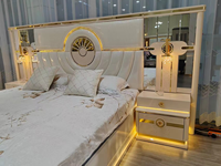 Meubles de chambre à coucher Gollsy Royal avec miroir, meubles de chambre à coucher classiques de haute qualité pour la maison et les hôtels, provenant du fabricant de Foshan