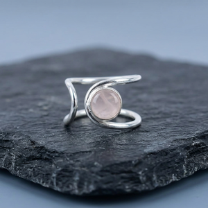 Anillo Ajustable de Plata de Ley 925 con Bisel de Cuarzo Rosa Natural, Hecho a Mano, con Gema Rosa, para Boda - Product Image 1
