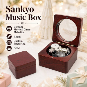 Boîte à <span class=keywords><strong>musique</strong></span> rotative en bois avec miroir, mouvement Sankyo 18 notes, manivelle manuelle, mélodie personnalisée de film ou de jeu, gravure laser, vente en gros OEM - Product Image 1