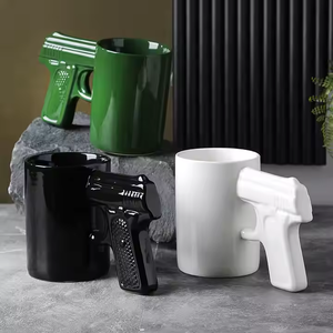 Tasse à thé en céramique faite à la main, design 3D pistolet cool, mug à café original, cadeau de Noël pour les fêtes - Product Image 2