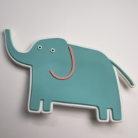 Écusson rectangulaire 3D personnalisé en silicone souple avec logo en relief, étiquette de vêtement écologique pour sacs et chaussures