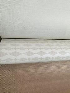 Papel Tapiz Geométrico Ondulado Sin Tejer, Revestimiento de Pared con Patrón de Rombos Azules y Blancos, Transpirable y Duradero, para Dormitorio/Sala de Estar - Product Image 5