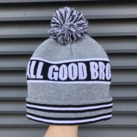 Groothandel Custom Beanie Oem Borduurwerk Logo 100% Acryl Pom Pom Gebreide Mode Hoed Custom Winter Muts