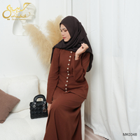 Ensemble tunique et jupe rouge musulmane turque sur mesure 2026, vente en gros, design islamique à boutons sur le devant, haut avec jupe longue