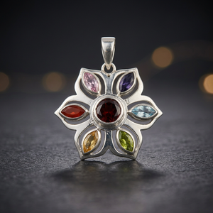 Colgante de Plata 925 con Forma de Flor y Múltiples Gemas, Granate en el Centro, Engaste en Bisel, Estilo Clásico y Lindo, para Uso Diario, Unisex, de Art Palace - Product Image 3