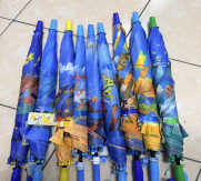 Ombrello Pieghevole NAK Dr. Stigute, 8 Stecche in Lega, Apertura Manuale, Design Cartoon, Protezione da Pioggia e Sole per Ragazzi, Blu - Product Image 3