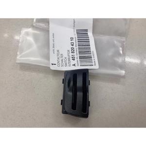 Interruptor de Contacto Mercedes-Benz A 451 820 43 10, Botón de Apertura de Puerta con Sistema de Cierre Centralizado, Plástico, Hecho en Suecia - Product Image 1