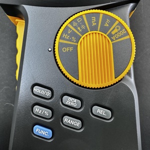 มิเตอร์วัดกระแสไฟฟ้าแบบหนีบ TECPEL CM-9930 2000A AC/DC ความแม่นยำสูง พร้อมหน้าจอแสดงผลดิจิตอล 60 มม. 600V DC - Product Image 3