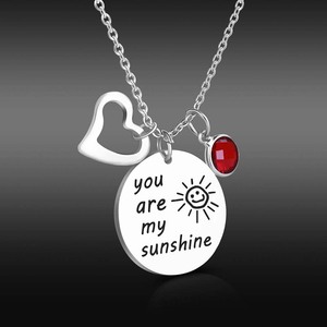 Collana con Ciondolo a Disco in Acciaio Inossidabile Personalizzata 'You Are My Sunshine' con Perla e Pietra Portafortuna, <span class=keywords><strong>Gioielli</strong></span> all'Ingrosso per Mamma, Fidanzata, Donna - Product Image 4