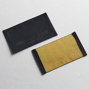 Etiquetas de costura de bordes ultracortes de hilo fino de alta densidad personalizadas para ropa Collar Etiqueta de ropa Embalaje Material de níquel reciclado - Product Image 2