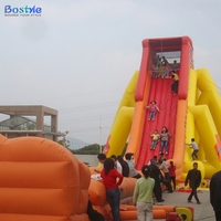 Cascade géante gonflable commerciale de glissière de parc aquatique de taille personnalisée pour des enfants et des adultes pour l'usage d'intérieur et extérieur