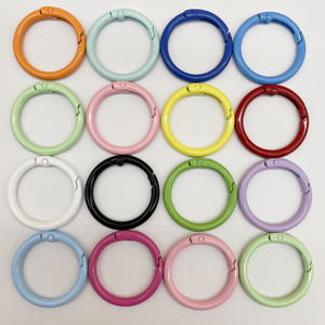 سلسلة مفاتيح دائرية ملونة بجودة عالية على شكل حلقة دائرية معدنية ذات حلقات O للبيع بالجملة - Product Image 2