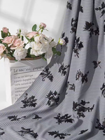 Nouveau style de tissu en velours non tissé enduit PA (rayonne/nylon) avec broderie en dentelle lourde soluble dans l'eau et perles, directement de l'usine